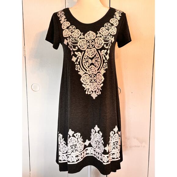 Exist Dresses & Skirts - Exist Size Small Knit T-Shirt Dress Gray with White Printed Pattern